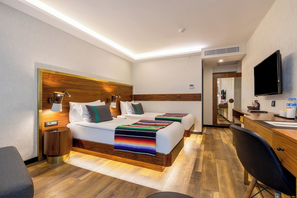 DELUXE, TWIN BEDS