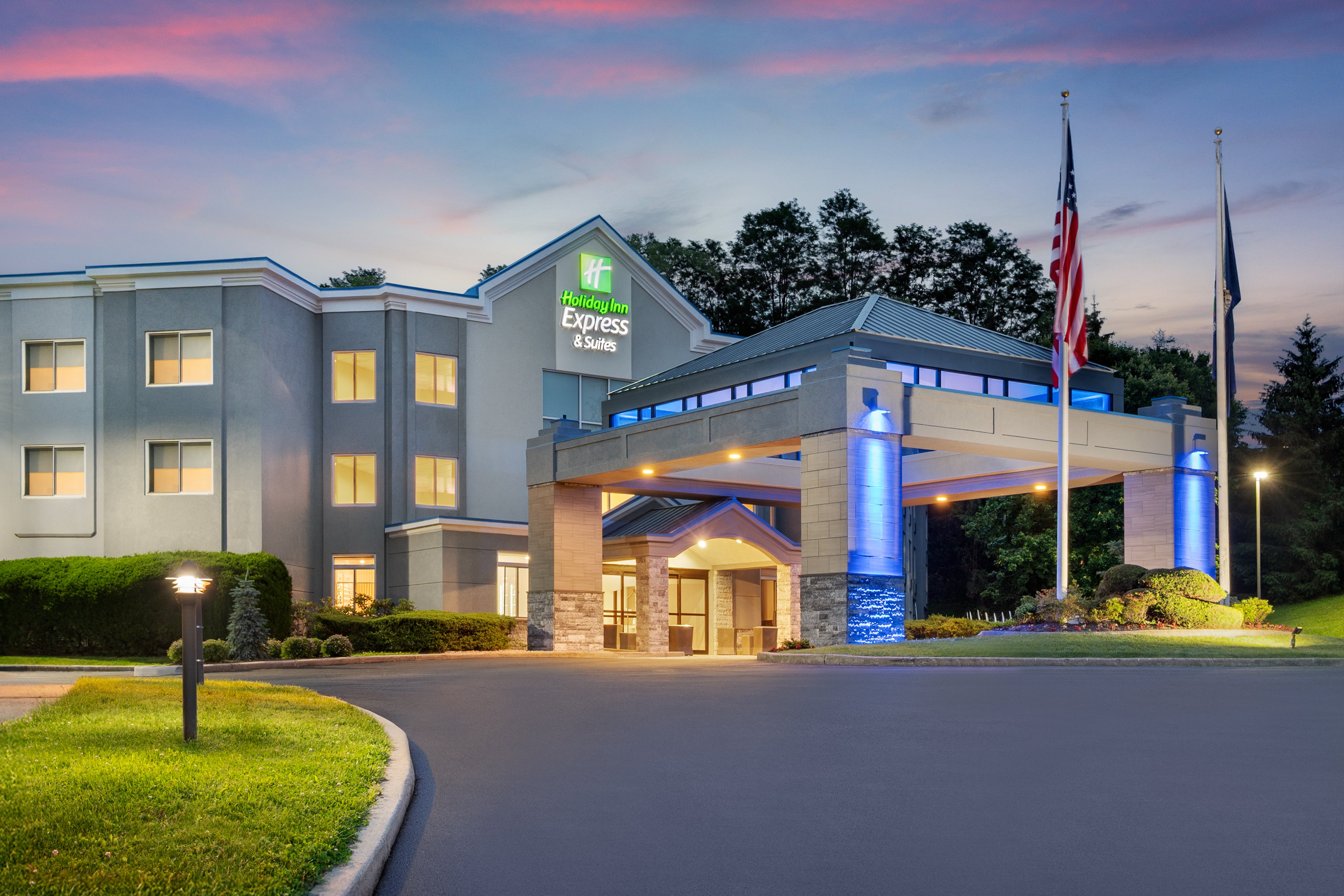 Comfort Inn & Suites Hawthorne NY 2/72