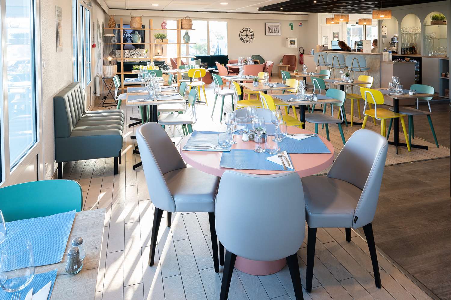restaurant cafeteria