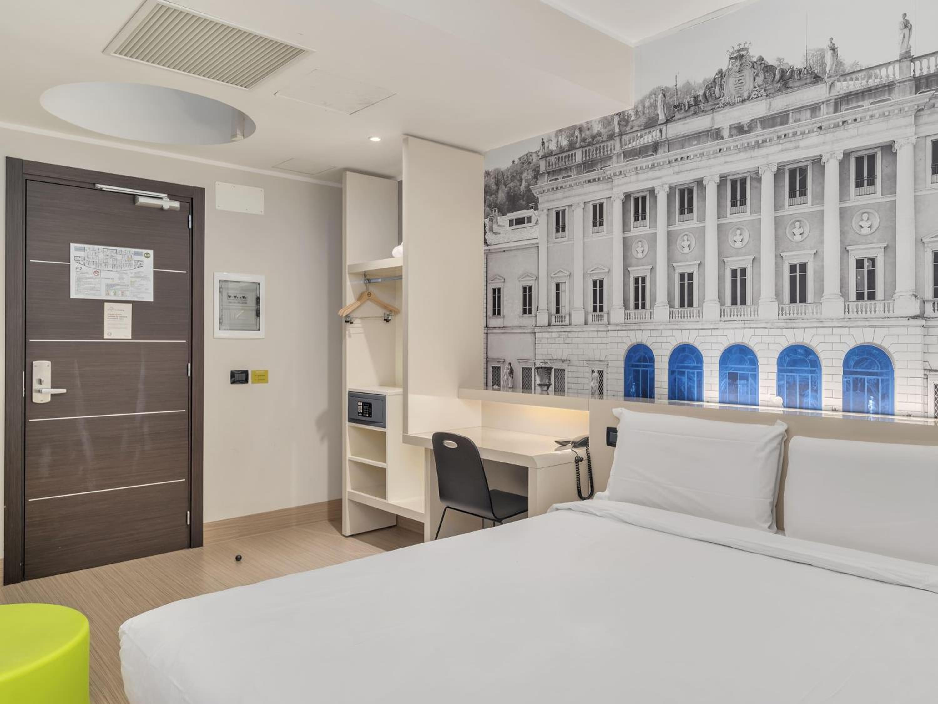 Economy, Queen Bed, No Window