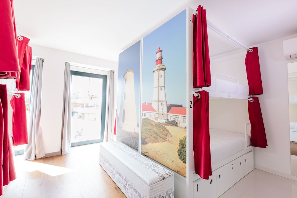 Lisbon South Hostel 12/29