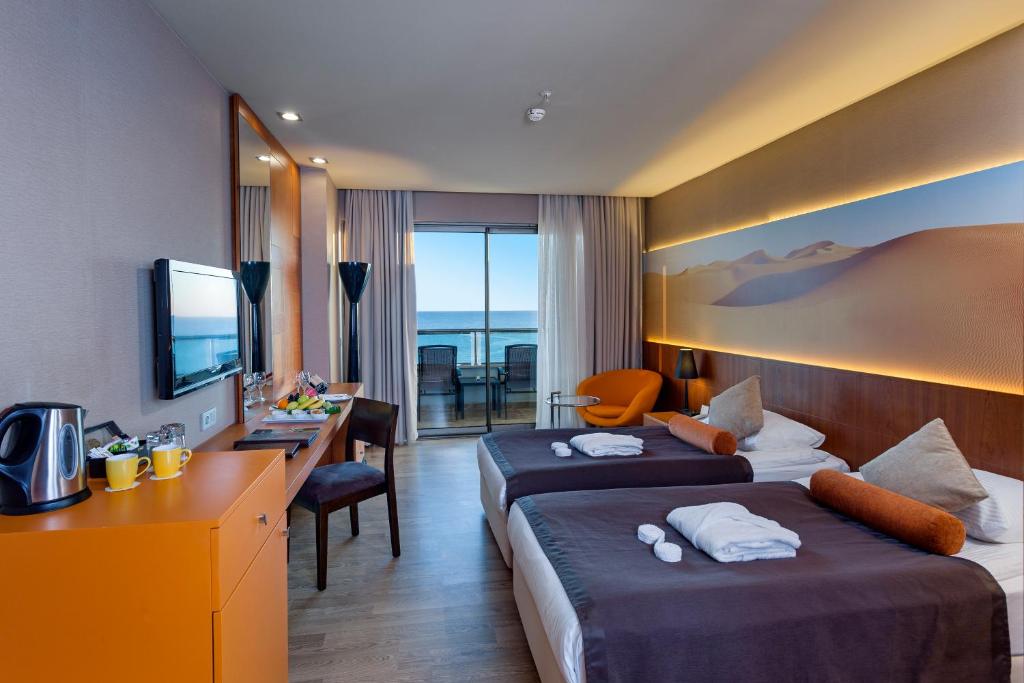 Standard, Land View