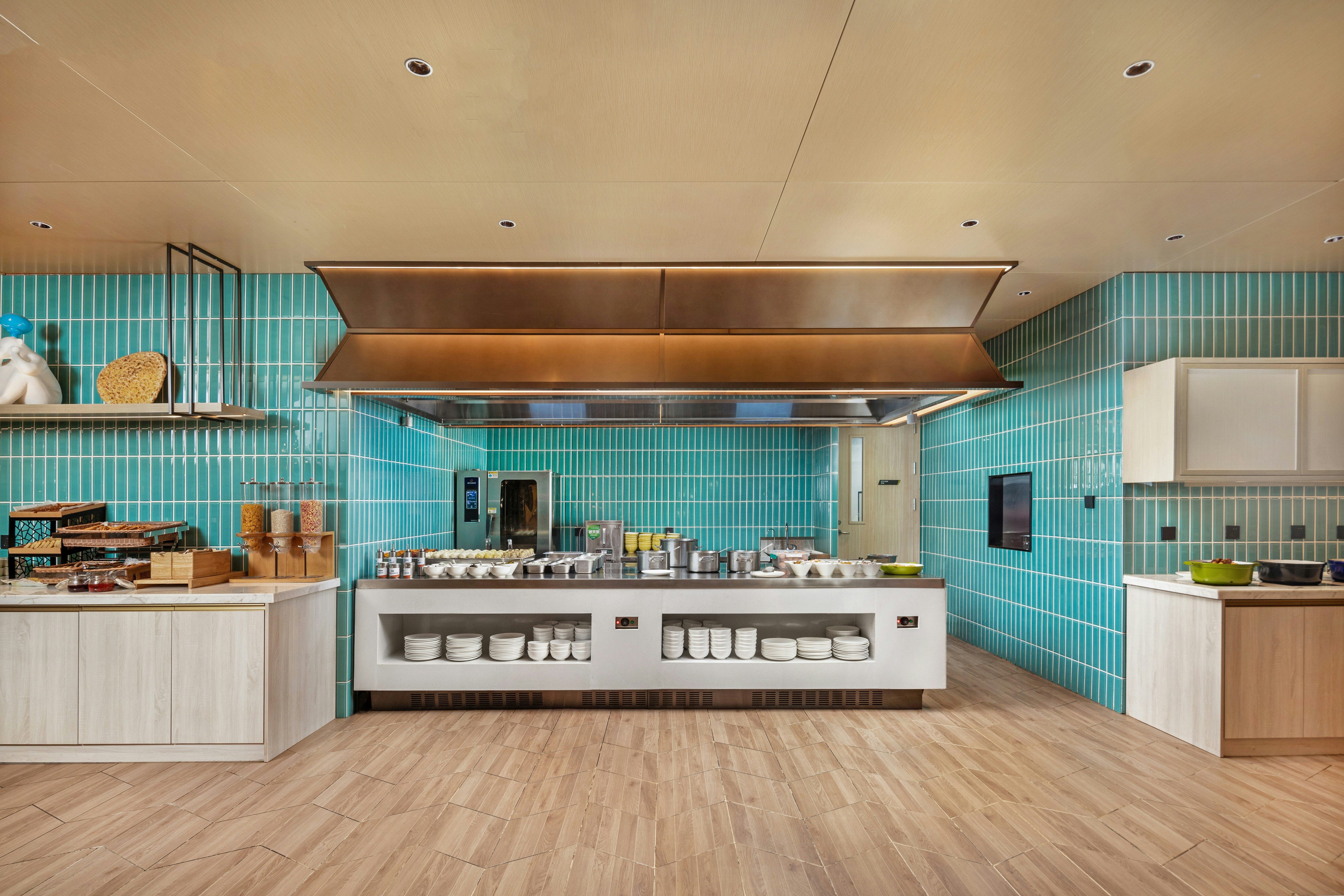 Lobby at Home2 Suites by Hilton Xinjiang Kuche, Wensu