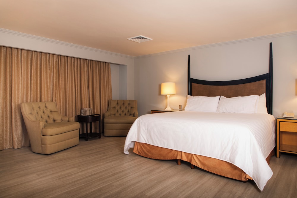 Hotel Santa Anita 24/68