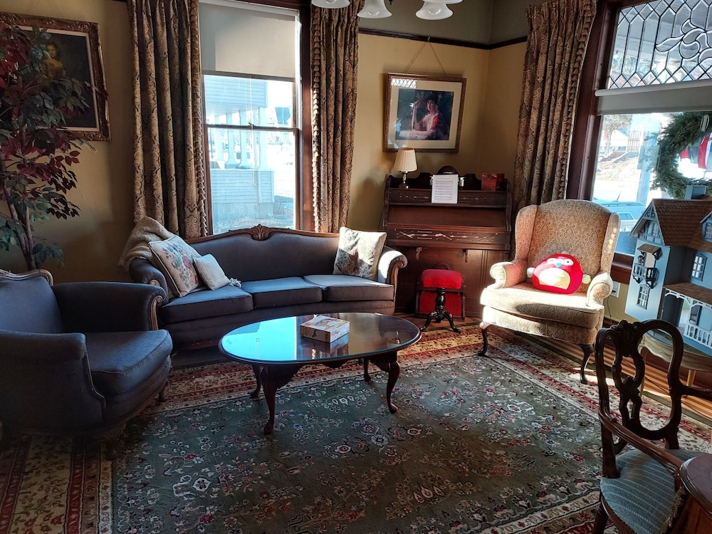 The Katherine Holle House 33/48