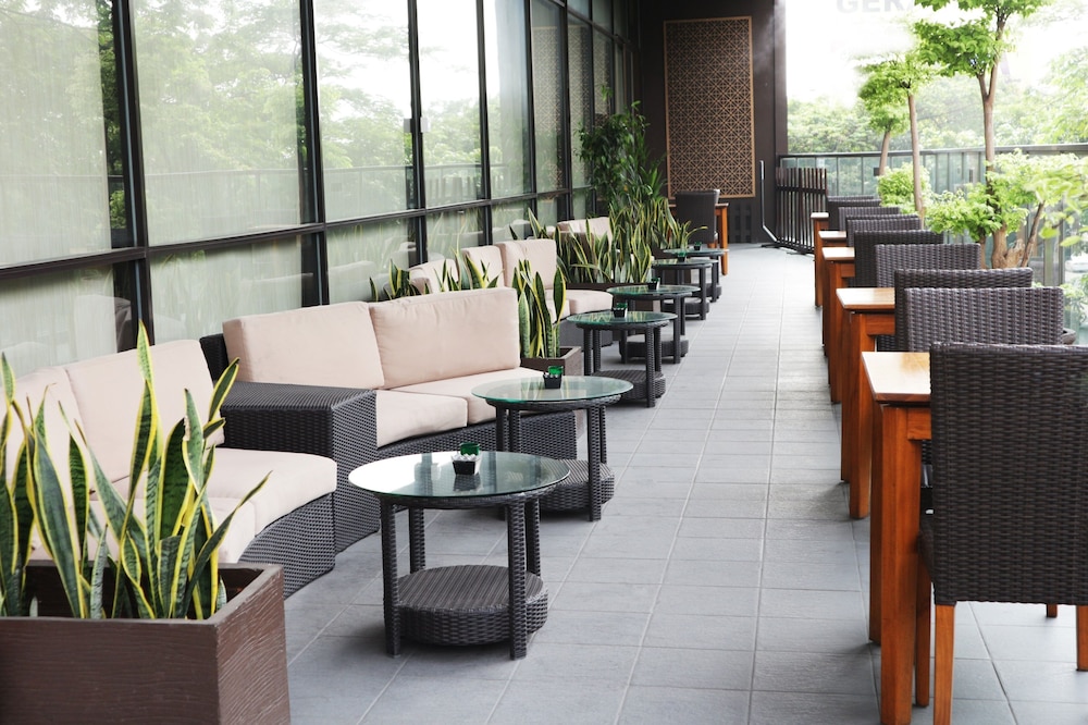 Santika Premiere Bintaro 51/78
