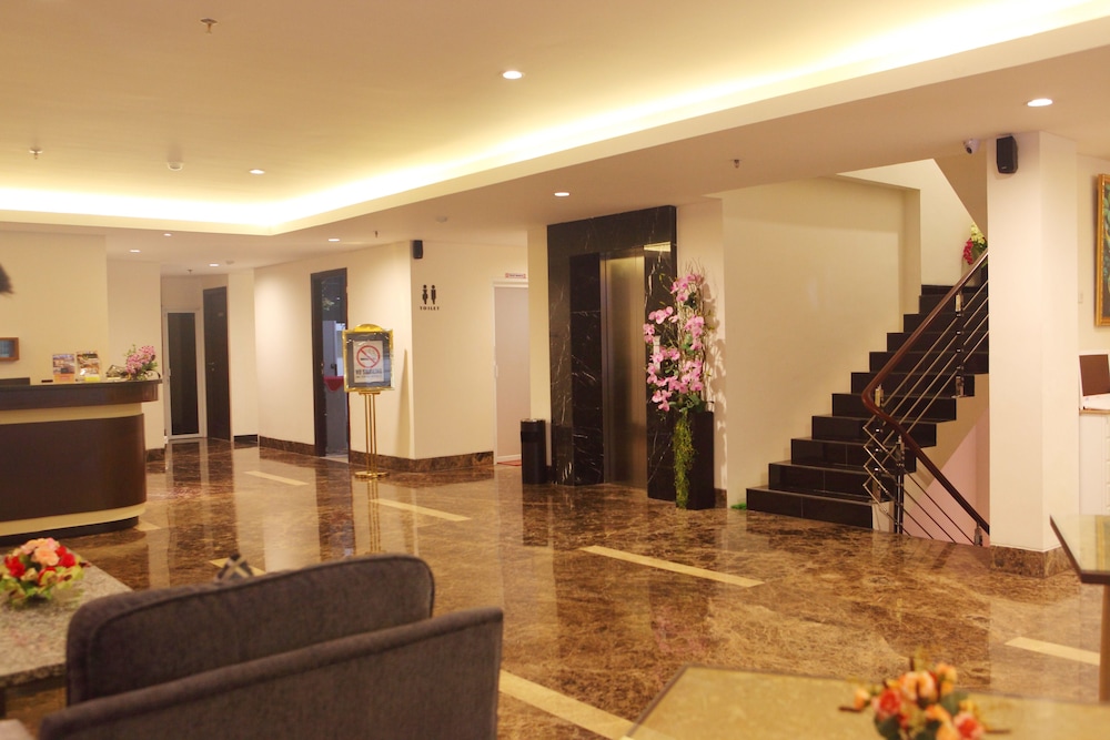 Life Hotel Soekarno Hatta Makassar 4/19