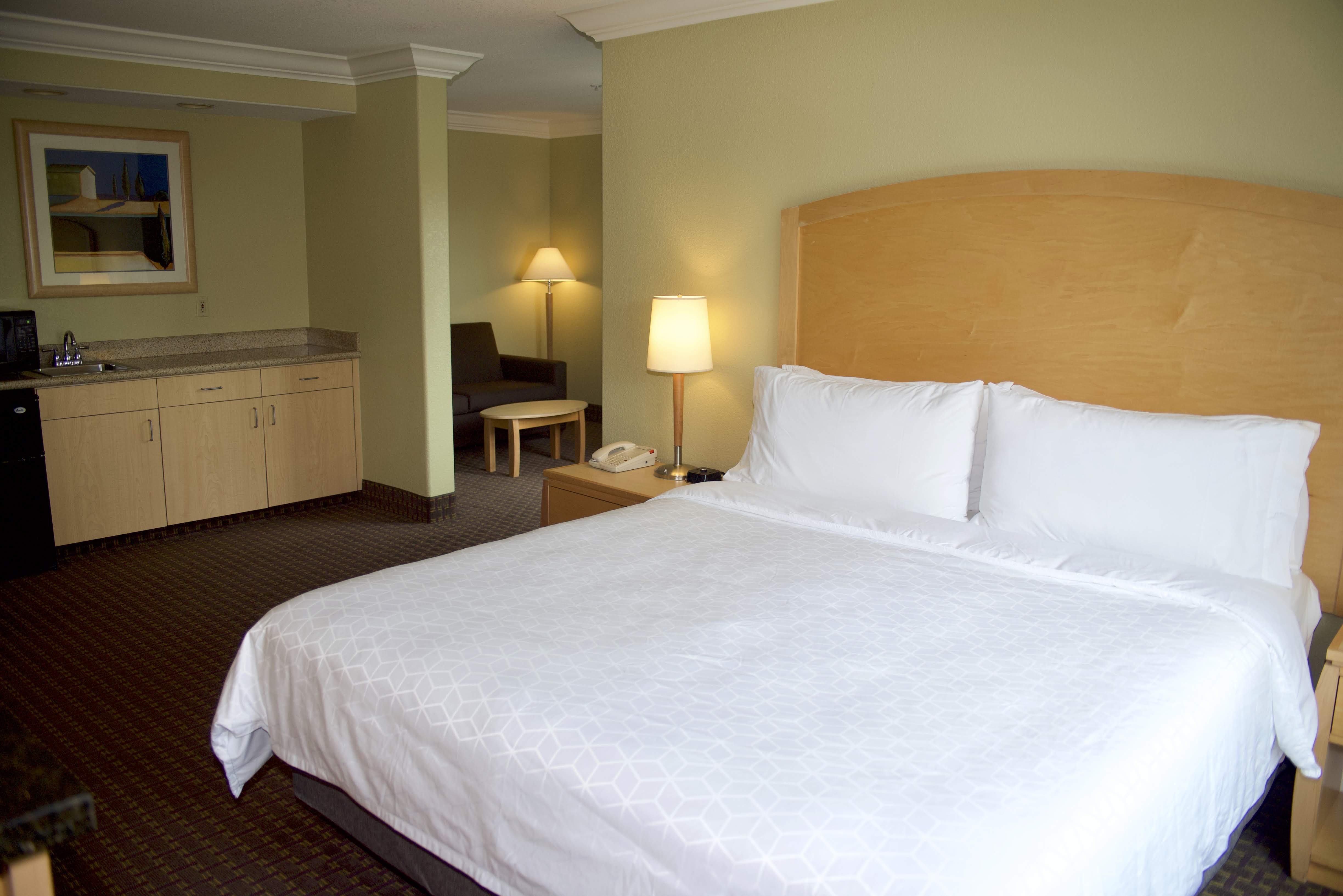 HOLIDAY INN EXPRESS HOTEL & SUITES VACAVILLE 12/44