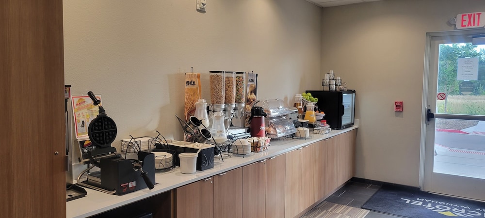 Microtel Inn and Suites By Wyndham Fountain North 29/44