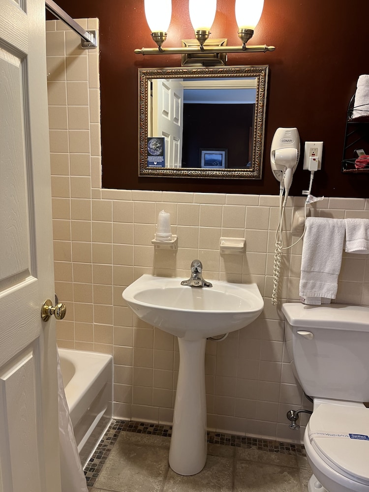 Vinehurst Inn And Suites 56/58