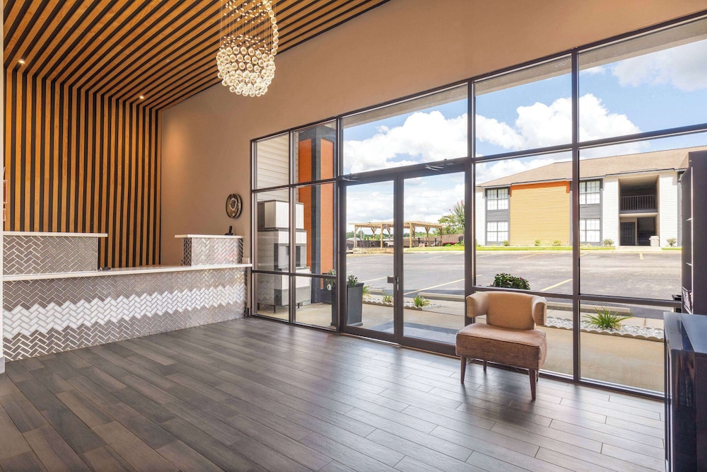 Ramada by Wyndham Studio Suites Dothan 12/35