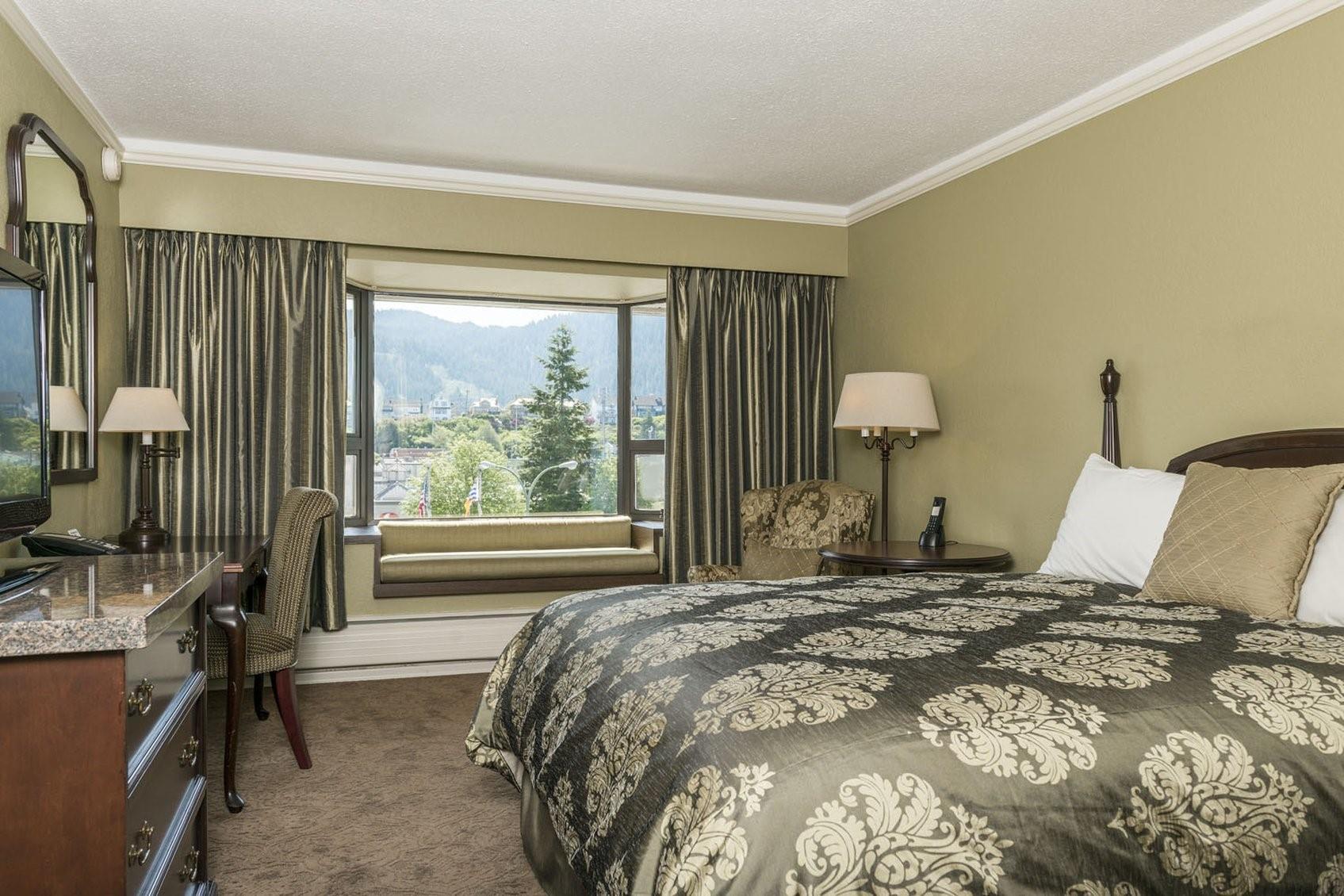 Crest Hotel 8/25