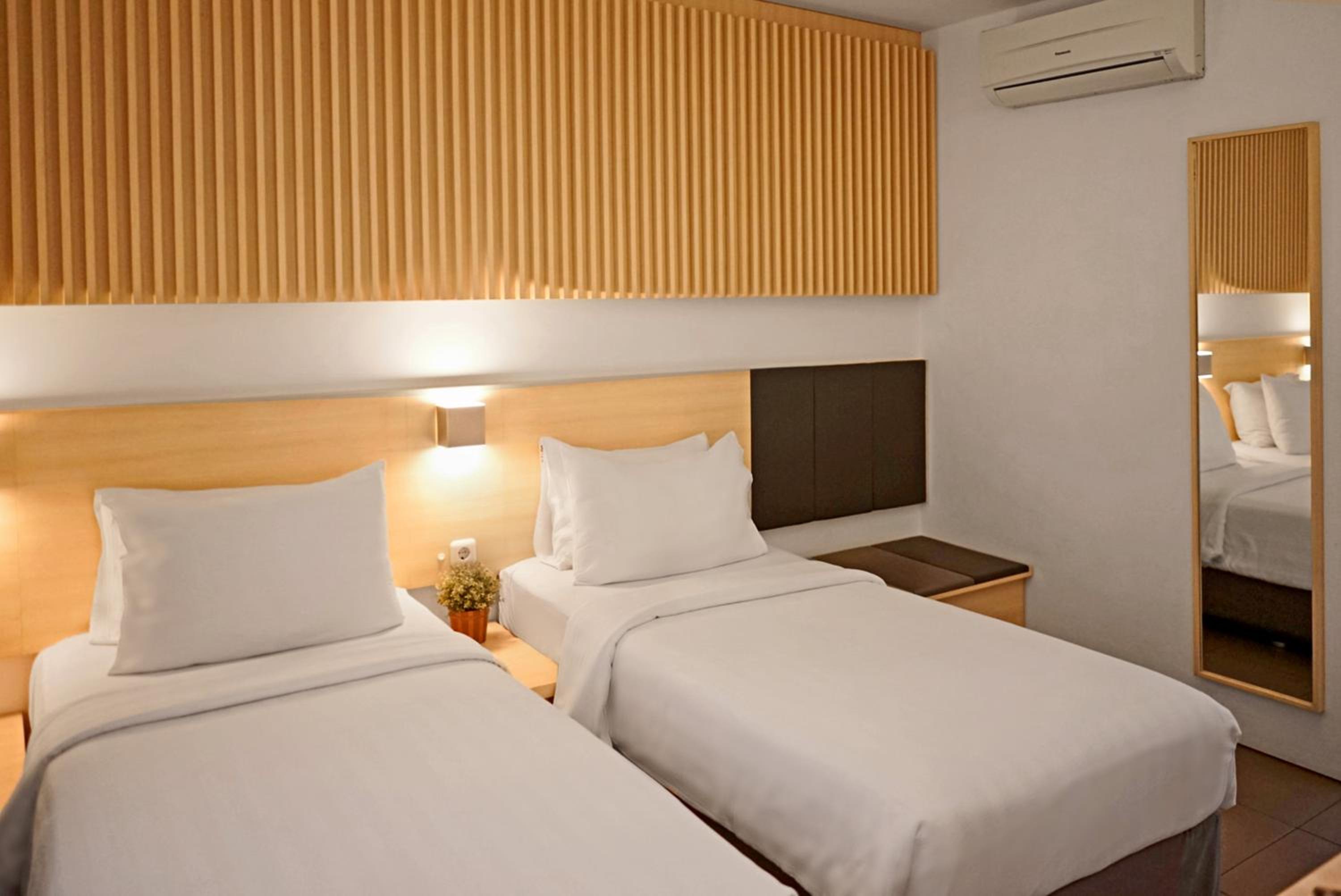 JAPANESE, SUPERIOR, TWIN BEDS