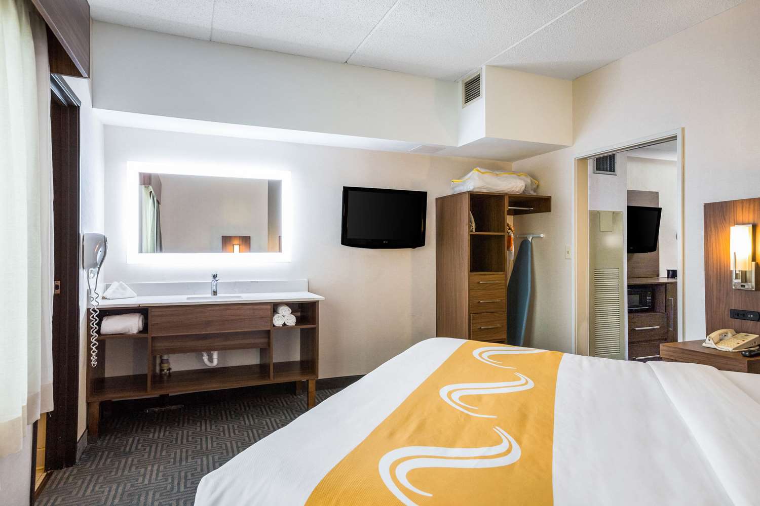 Quality Suites Lansing West 10/45