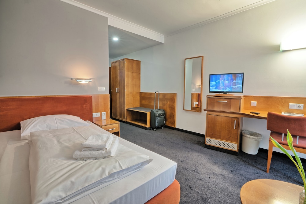 Hotel4you 5/50