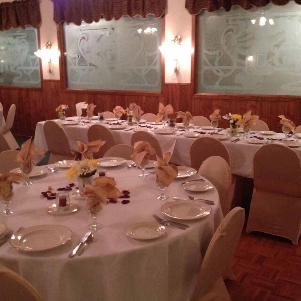 Historic Cary House Hotel 41/51