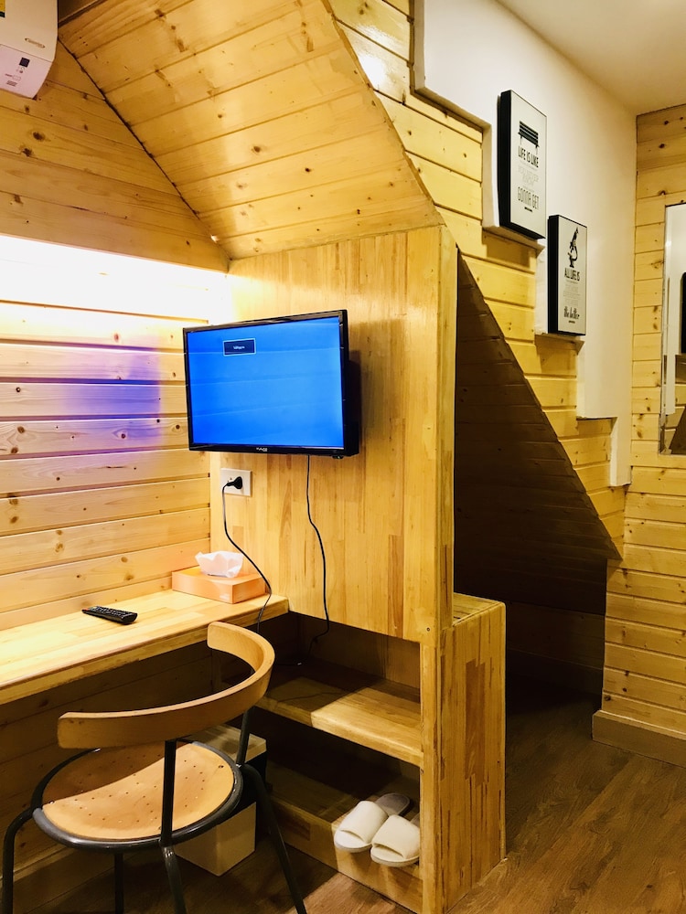 Blu Cabin Ari Stylish Gay Poshtel 30/73