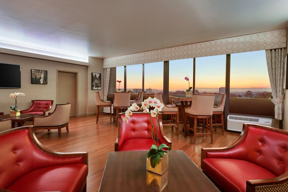 USC Hotel 30/51