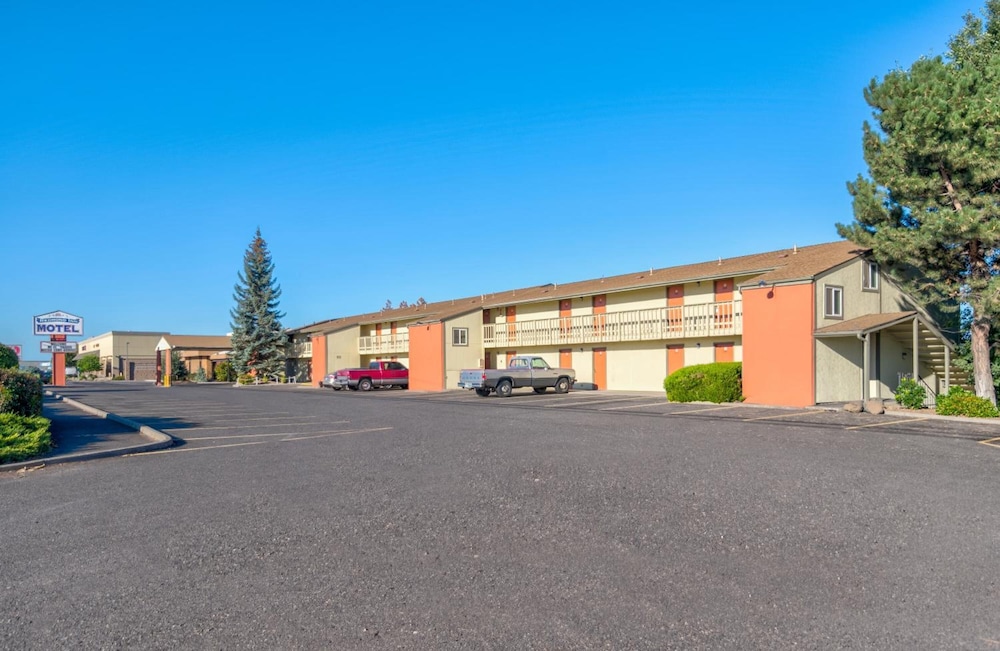 Redmond Inn 44/47