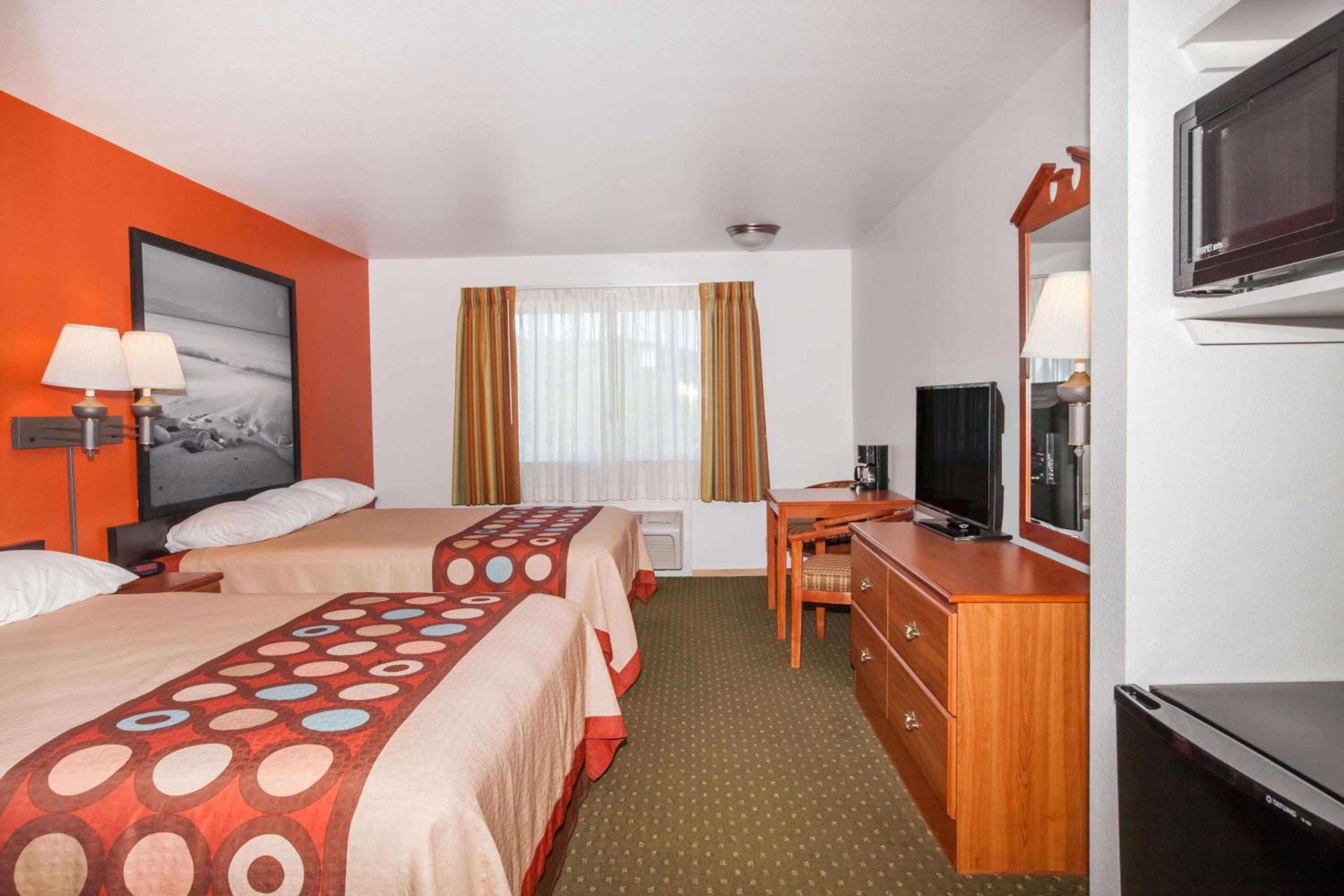 Super 8 by Wyndham Cloverdale Wine Country 3/19