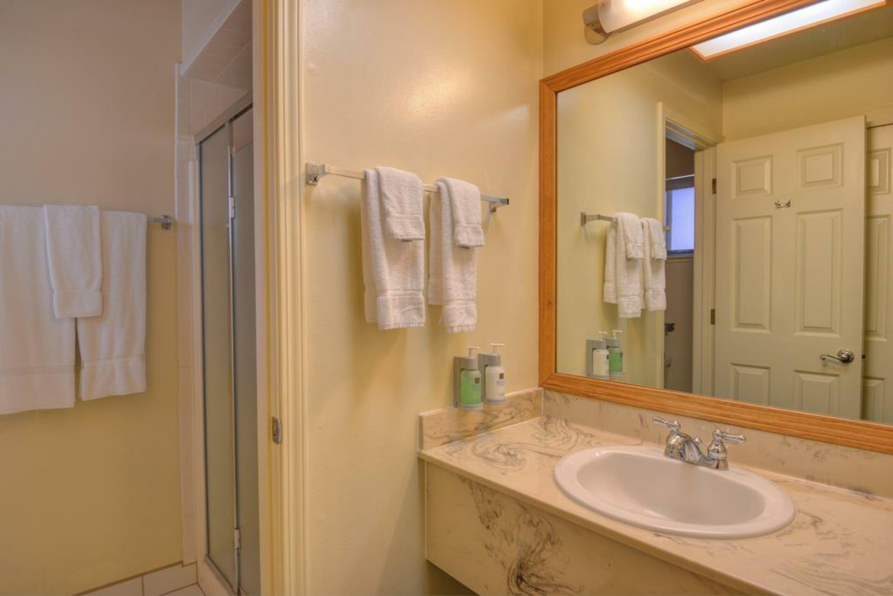 Room, King Bed, The Beach Retreat Lodge At Tahoe 3/5