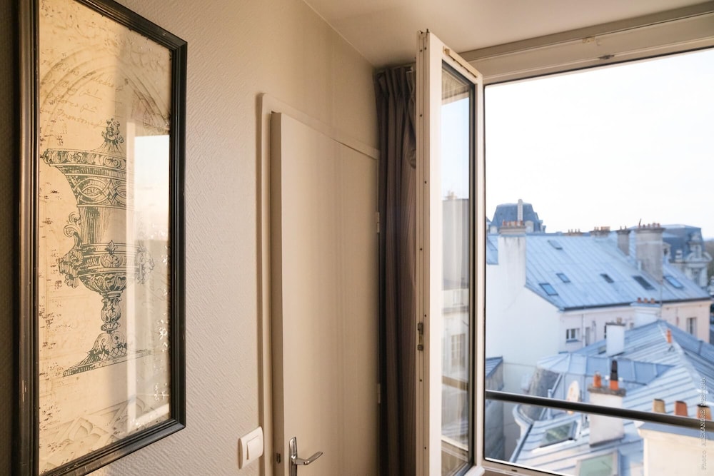 Hotel Des Roys 56/77