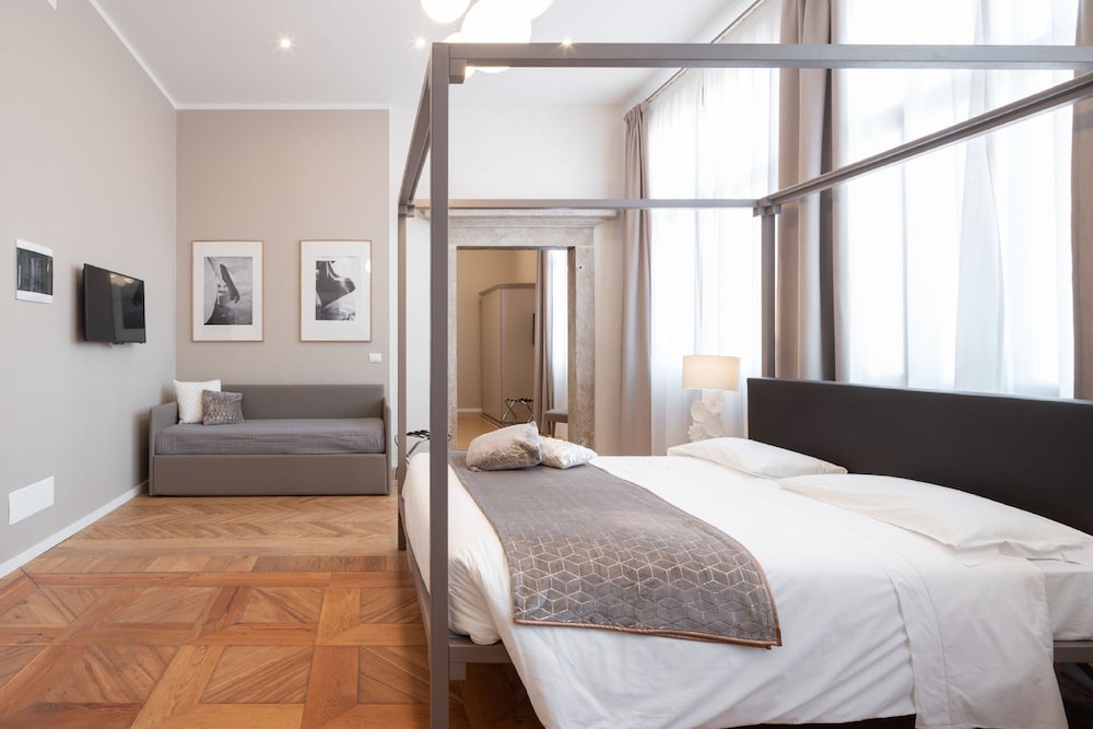 SUPERIOR, SUITE, CANAL VIEW
