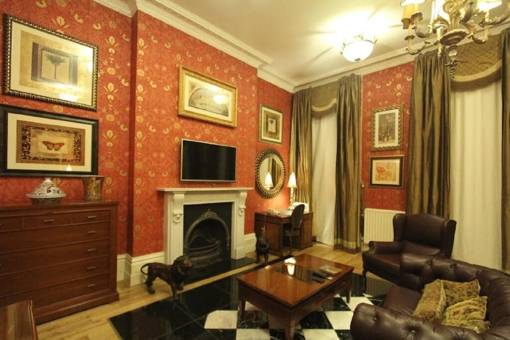 Opulence Centra London Hotel 56/75