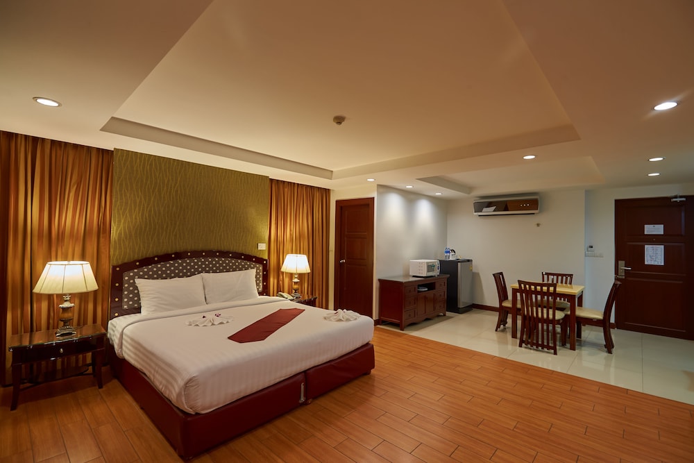 DELUXE, KING BED