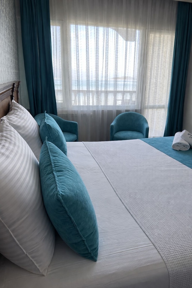 Cunda Basel Hotel 14/47