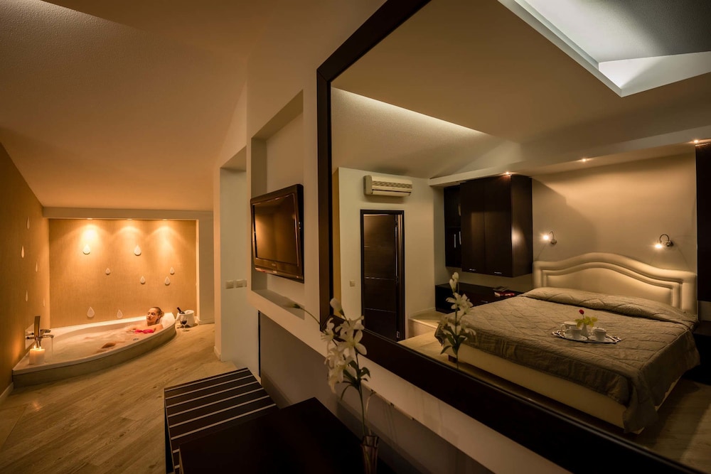 Mediterranean Beach Resort 39/65