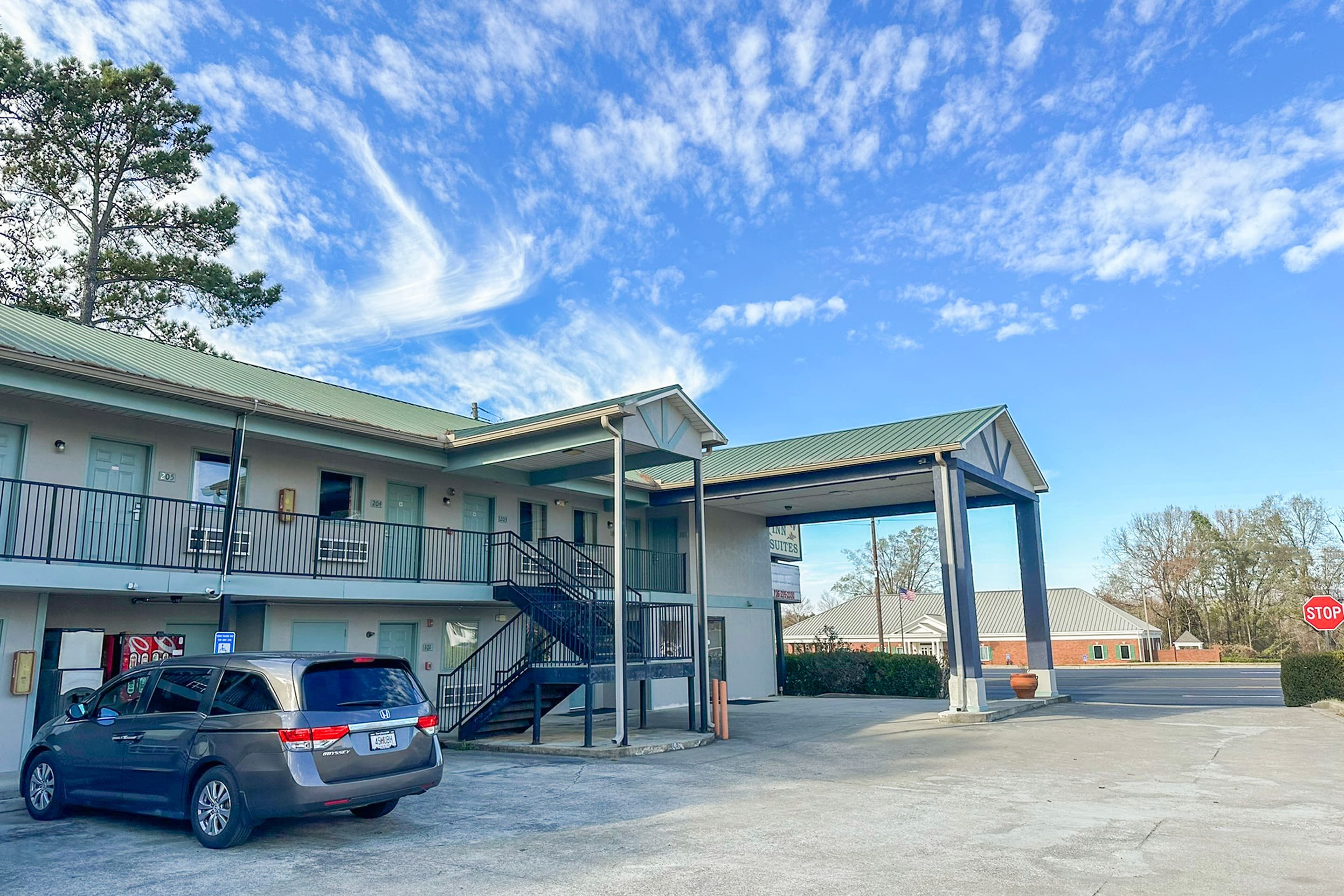 Garden Inn & Suites 13/17