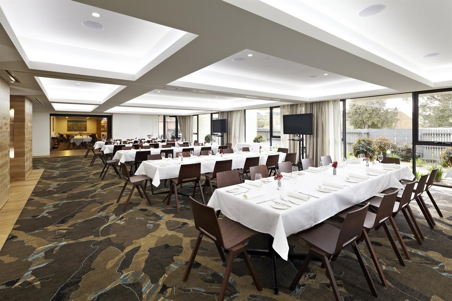 FLINDERS HOTEL 6/7