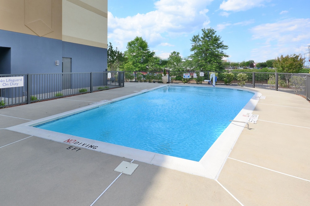 Fairfield Inn And Suites Winston Salem Hanes Mall 39/71