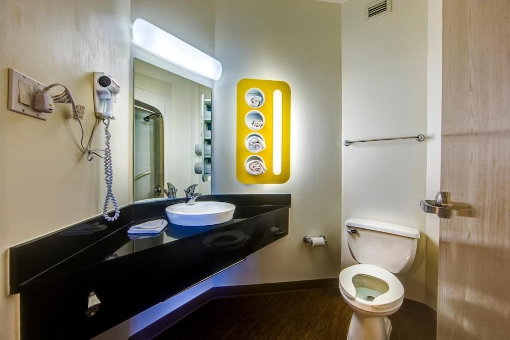 Motel6 Burlington On - Toronto West - Oakville 60/61