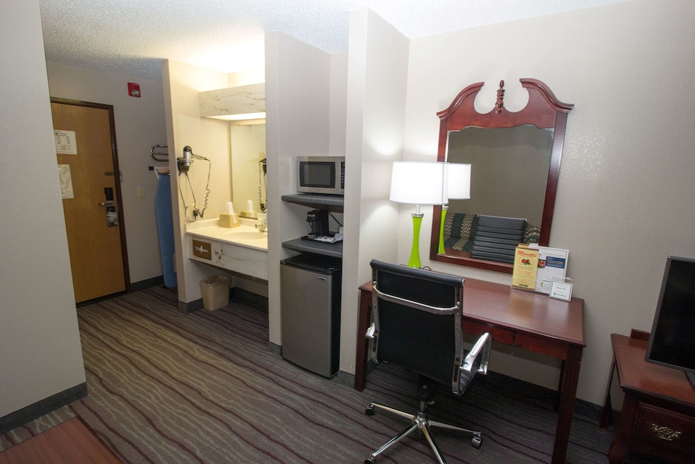 Super 8 by Wyndham Chicago O'Hare Airport 48/63