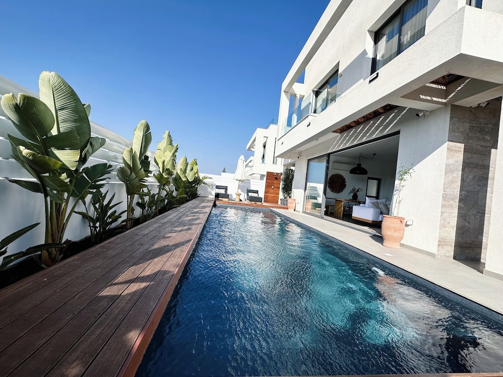 Lora Pearl Luxury Villa 63/66