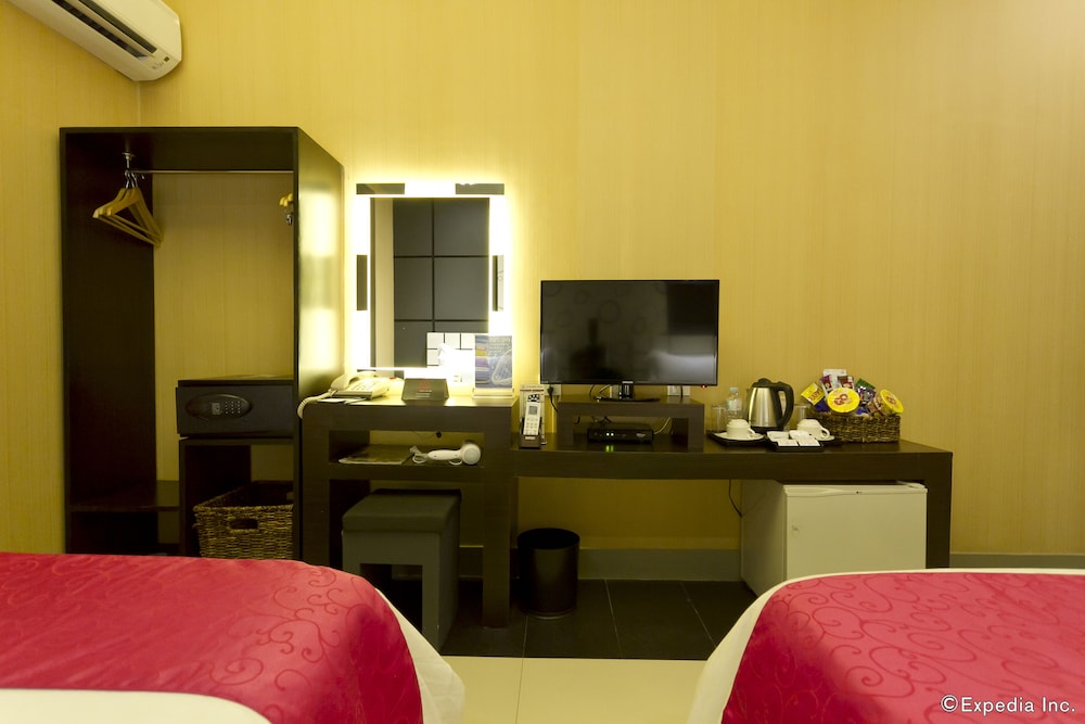 Eloisa Royal Suites 50/58