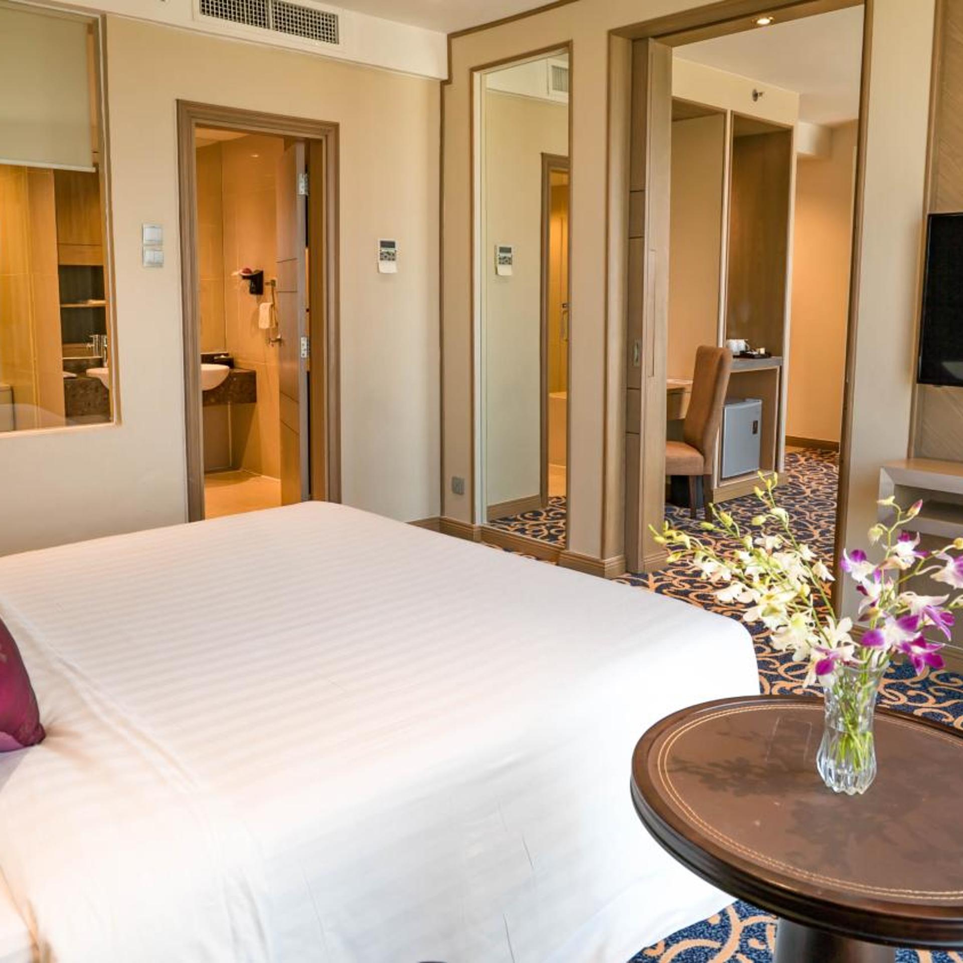 Executive, Suite, King Bed, The Klagan Regency 4/6