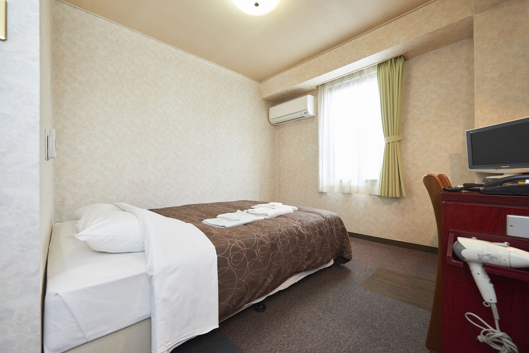 ROOM, DOUBLE BED, SMOKING