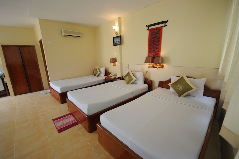 SUPERIOR, TRIPLE, 3 BEDS