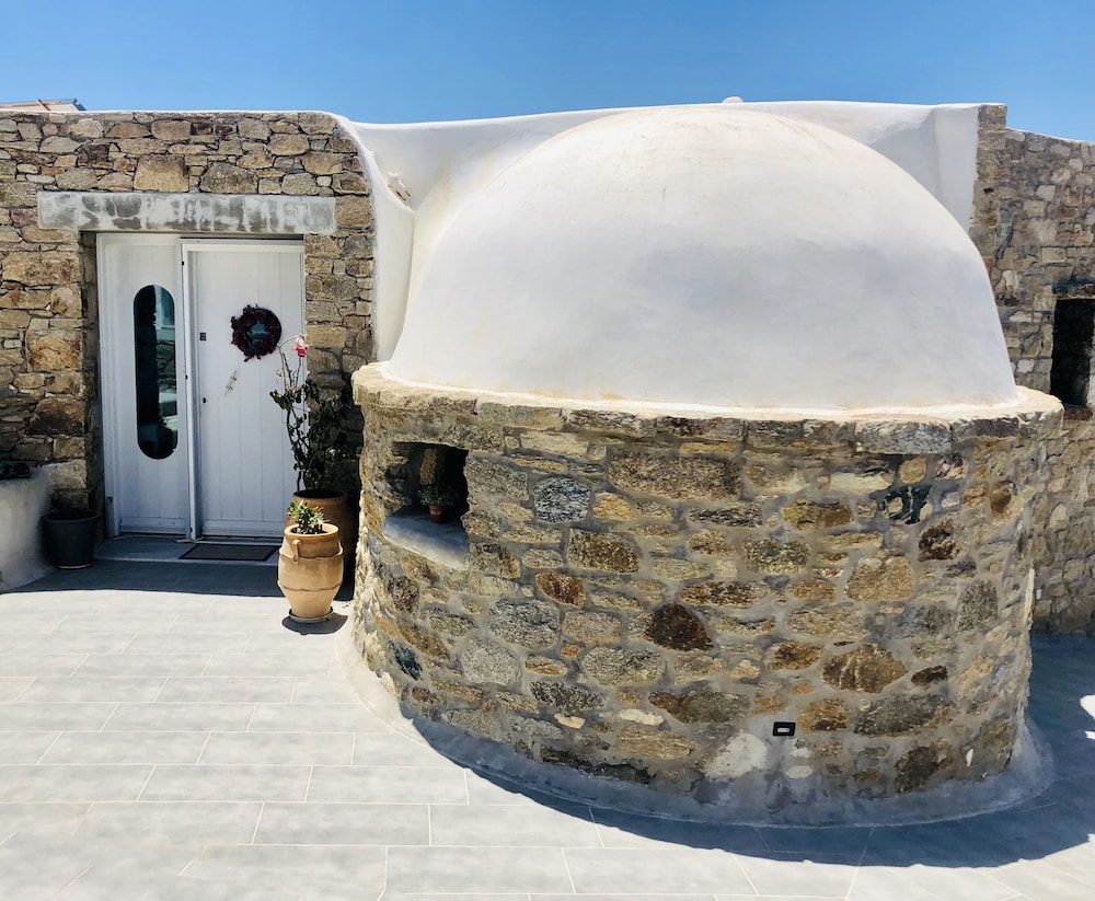 Flaskos Suites 7/50