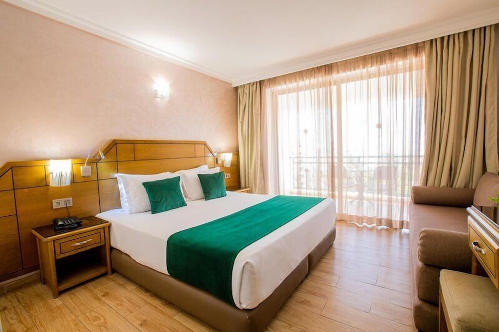 غرفة قياسية بسريرين منفصلين بإطلالة على الشاطئ مع أريكة، Argana Hotel 4/10