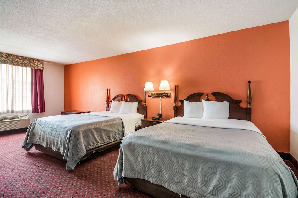 Econo Lodge Inn & Suites Chambersburg Central 12/27