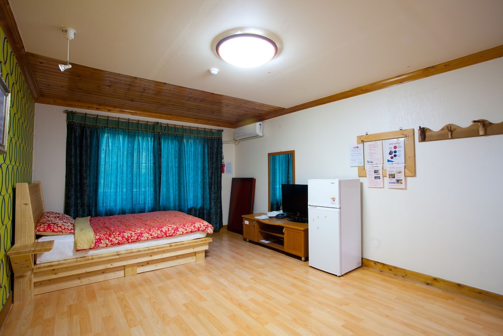 White Cabin 12/60