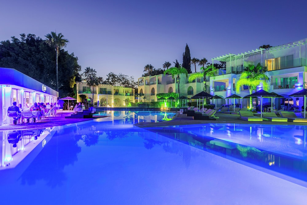 So Nice Club Resort 32/55