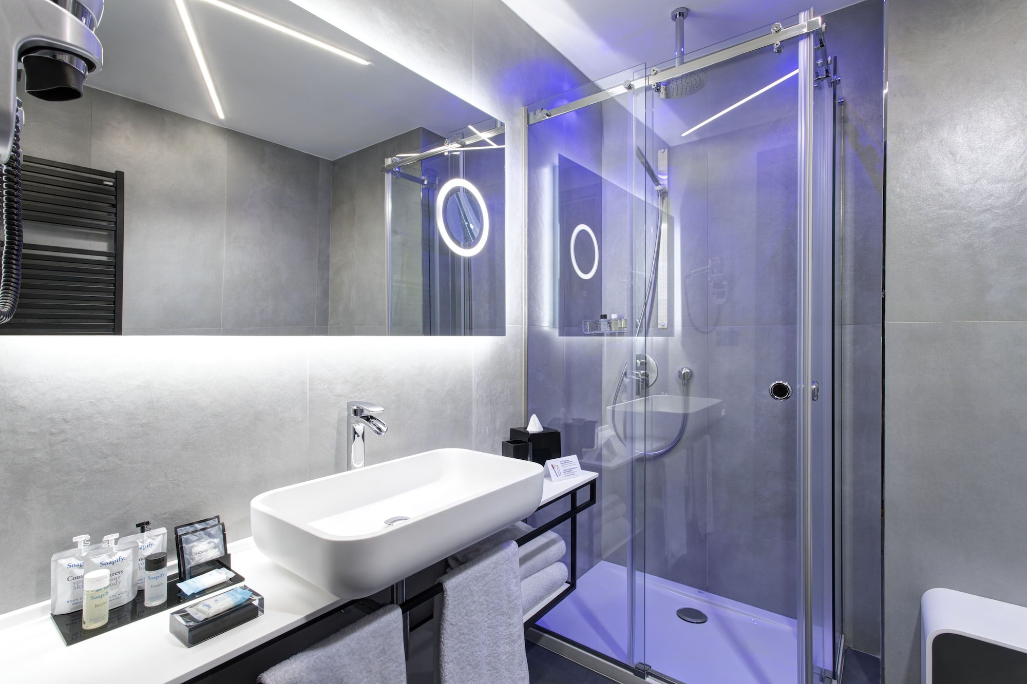 Room, Twin Beds, iQ Hotel Milano 2/2