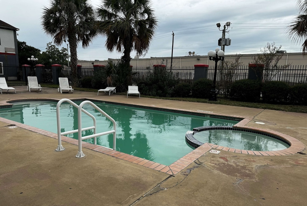 Baymont by Wyndham Houston North 65/67
