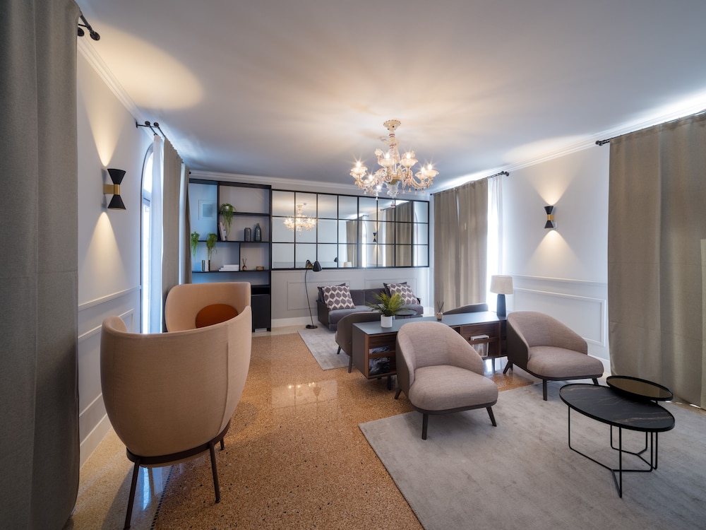 The Foscarini 21/37