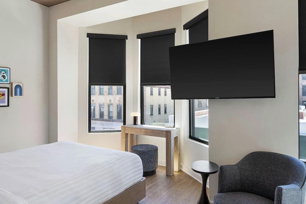 Found Hotel Chicago River North 19/48